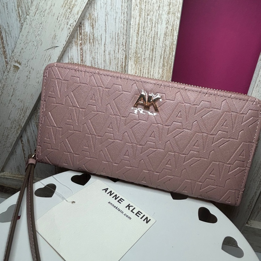 Wallet Anne Klein AK Embossed Zip Around wallet NWT Mauve